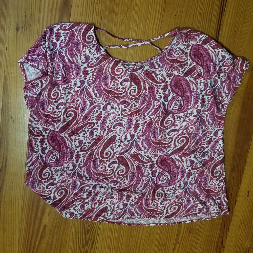 t-shirt pink paisley